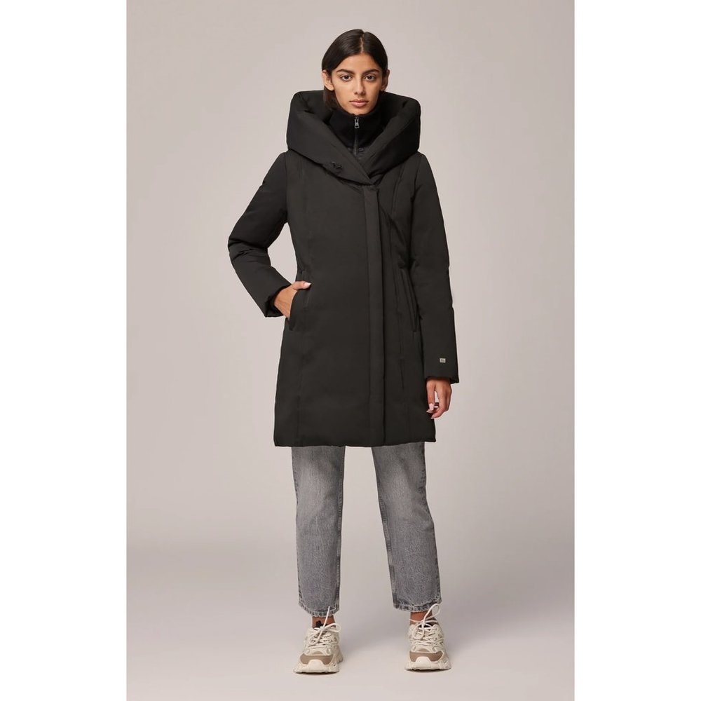 Soia & Kyo Camelia Black Down Coat in Excellent condition